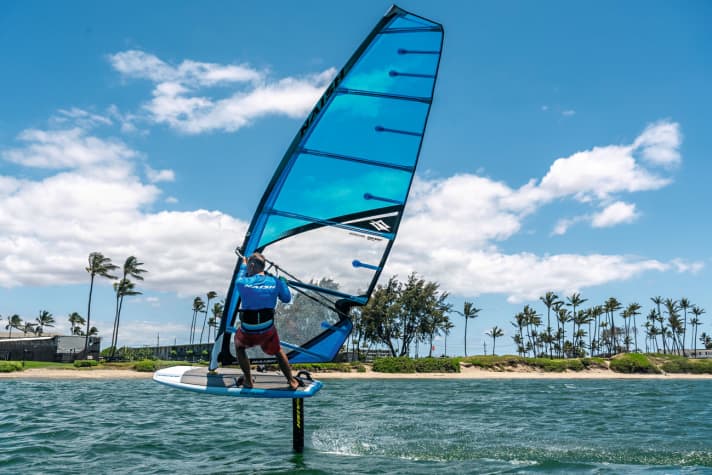 Im Windsurf-Einsatz soll das Naish Windfoil Crossover durchaus sportliches Foilen ermöglichen
