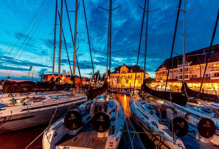 In ihrem angestammten Langenargener Gondelhafen könnten die Matchrace-Boote trotz kurzer Kiele in diesem Jahr kaum liegen – einer der Gründe für die Verschiebung auf 2023