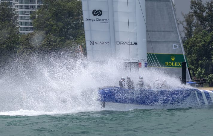 Das zuletzt stark aufgekommene französische SailGP-Team um Quentin Delapierre kam in Singapur nicht so gut mit den komplizierten Windbedingungen zurecht