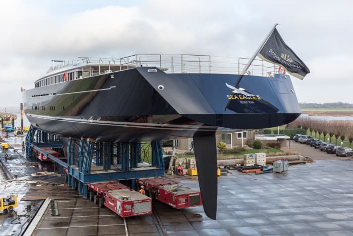 "Sea Eagle II"-Roll-out: Das Karbon-Ruderblatt ist vier Meter lang. | g.
