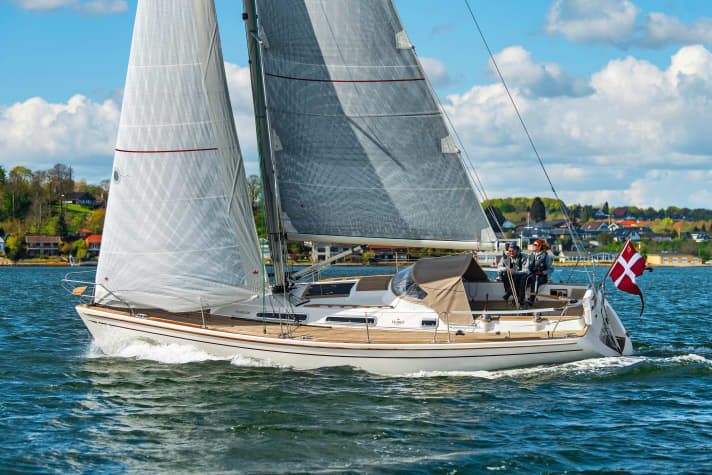   Rumpflänge 10,97 m; Breite 3,30 m; Gewicht 5,6 t; Preis 331.600 Euro