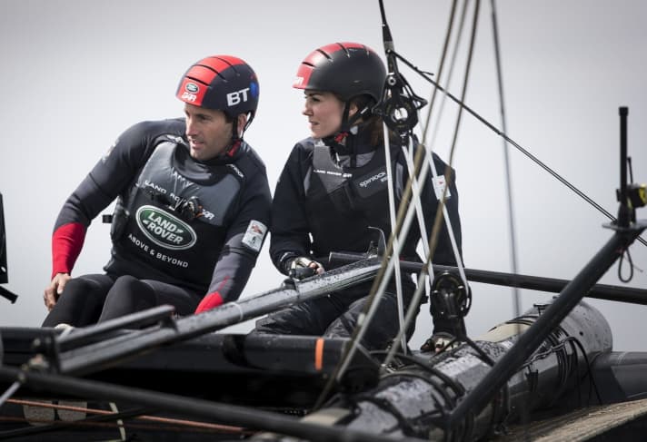   Ging erst mit der Herzogin von Cambridge segeln und heuerte dann den spanischen Olympiasieger Xabi Fernández an: Sir Ben Ainslie kann sich über populäre Unterstützung für seine britischen Cup-Jäger nicht beschweren