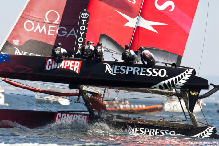   Erst Siege in Serie, dann Niederlagen ohne Ende: Den letzten America's Cup erlebte Skipper Dean Barker im Einsatz für das Emirates Team New Zealand als Wechselbad der Gefühle. Am Ende unterlag sein Team den amerikanischen Cup-Verteidigern mit 8:9