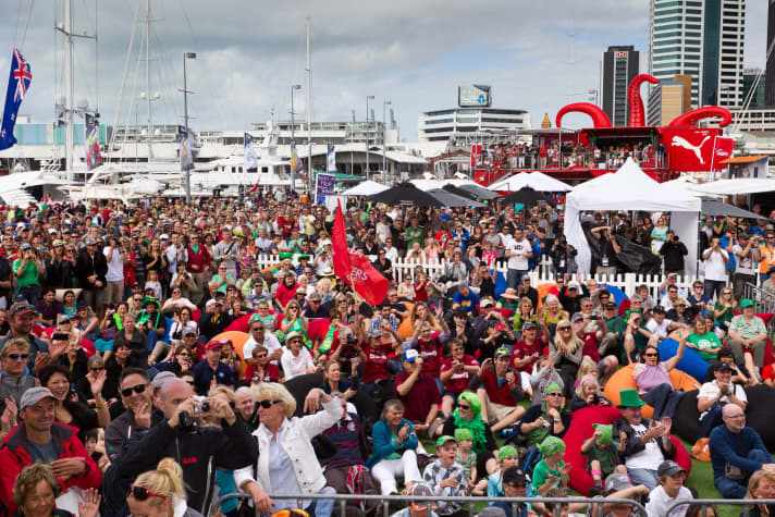   Gut besucht: Das Regattadorf in Auckland, denn wie kaum ein anderes Volk feiern die Kiwis ihre Segelhelden