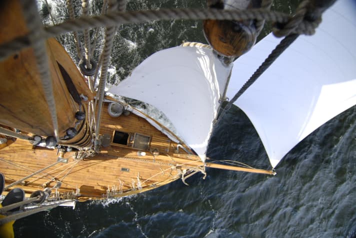   Kutterrigg und parallele Decksplanken – ein Arbeitsboot eben