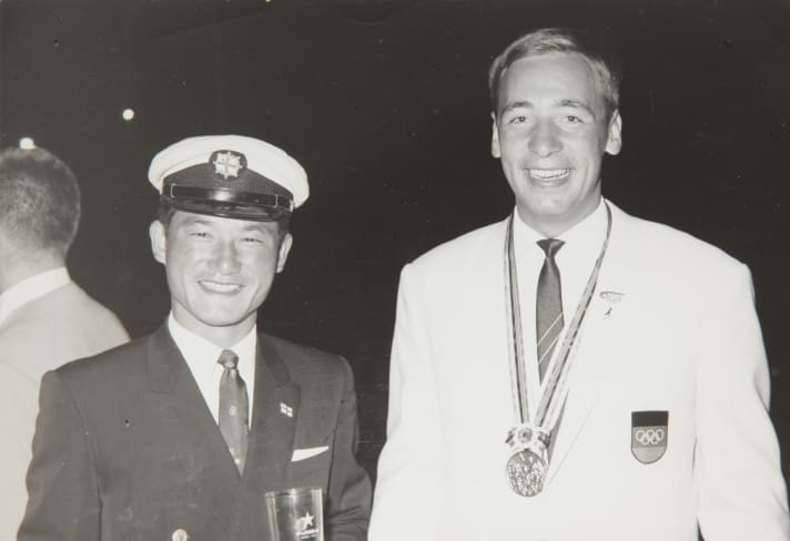   Willy Kuhweide mit seiner 1964 in Japan gewonnenen Goldmedaille