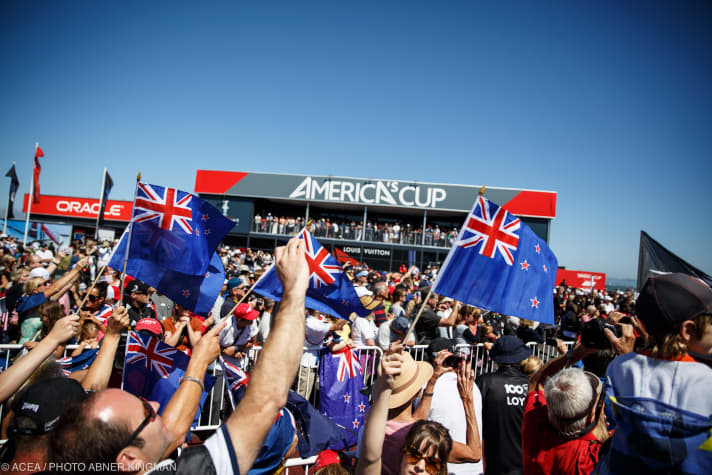   Jubel unter den Kiwi-Fans: Ihr Team gewinnt auch das dritte Rennen