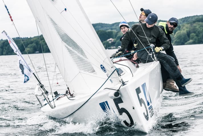   Der DTYC beim Bundesliga-Auftakt vor Starnberg: Mit Platz drei ist das Team um Olympiaseglerin Kristin Wagner erfolgreich in die Saison gestartet
