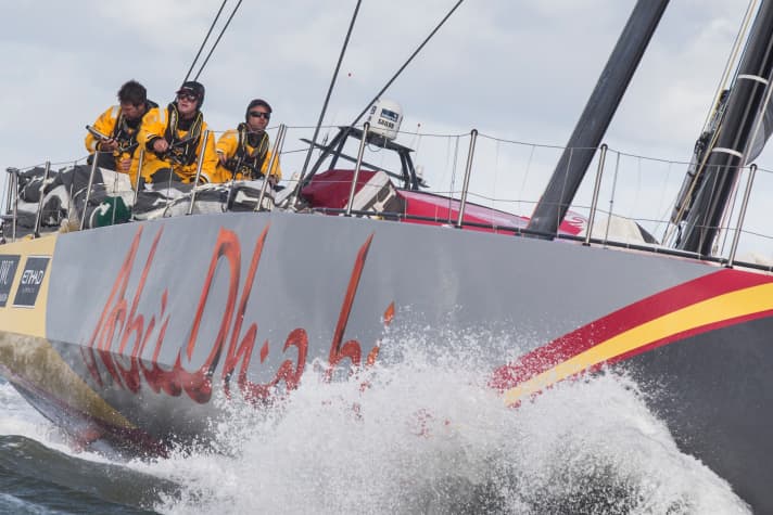   Nach gutem Start machen Skipper Ian Walker und seine Abu Dhabi Ocean Racing Crew Druck