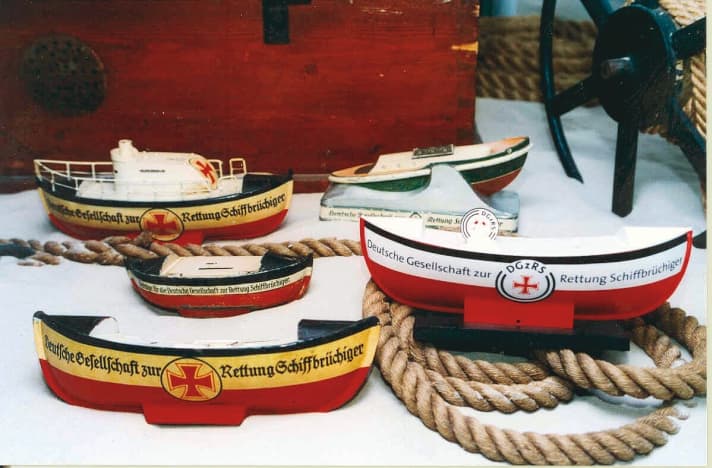   Das Design der Sammelschiffchen hat sich über die Jahre nur geringfügig verändert