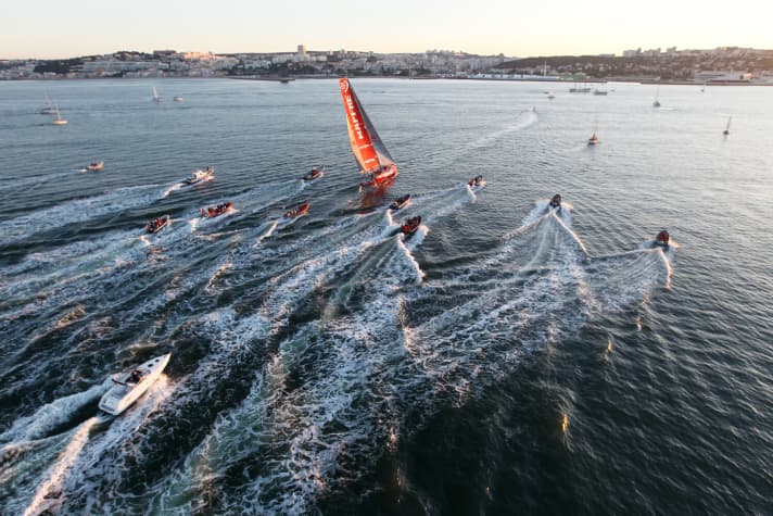   Das spanische Team Mapfre konnte sich erneut gut in Szene setzen, sicherte sich Platz zwei auf dieser Etappe nach Lissabon und wurde von seinen Fans stürmisch begrüßt