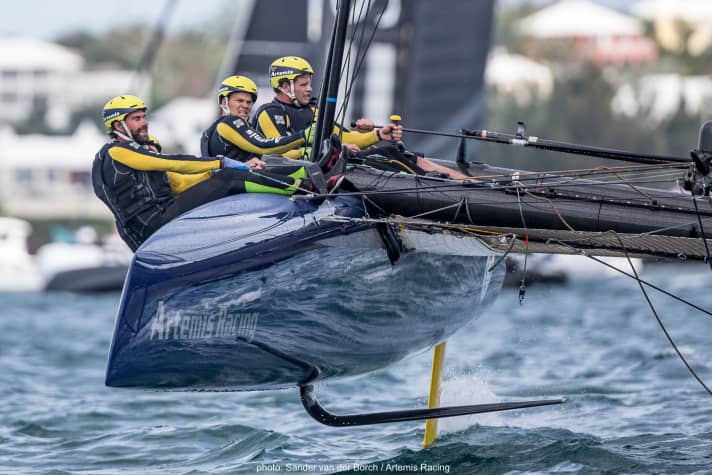   Erst die Arbeit, dann der Sieg: Vor Bermuda konnte das schwedische Team Artemis Racing mit Steuermann Nathan Outteridge erstmals eine ACWS-Regatta gewinnen