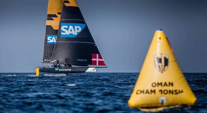   Mit dem neuen neuseeländischen Steuermann und Matchrace-Weltmeister Adam Minoprio am Steuer auf Platz drei: das SAP Extreme Sailing Team