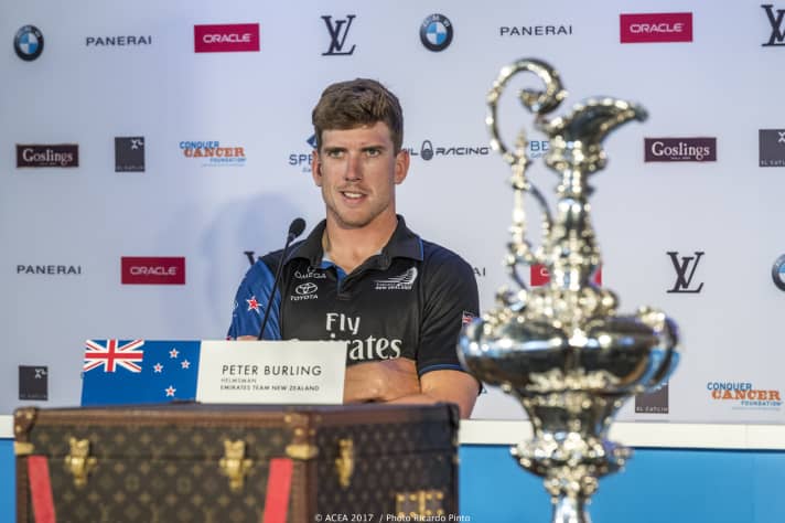   Peter Burling steuert auf Cup-Kurs