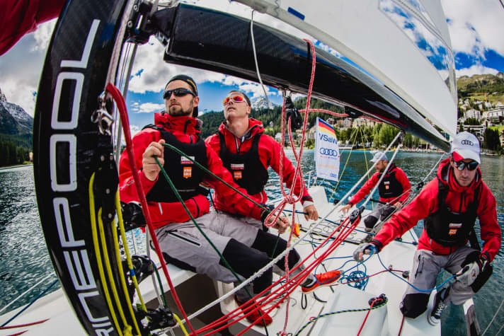   Die VSaW-Crew mit Steuermann Philipp Kadelbach fand sich im Leichtwindpoker vor St. Moritz und schöner Bergkulisse gut zurecht