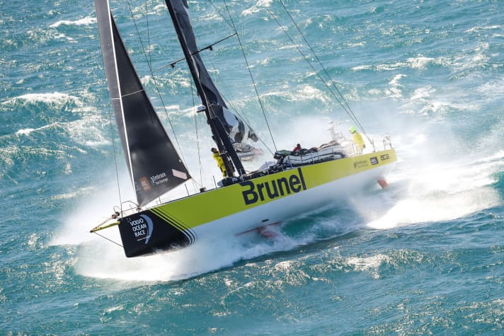   Gelungener Auftakt für Bouwe Bekkings Team Brunel: Nach den ersten Stunden lag das holländische Team fast gleichauf mit den beiden Spitzenreitern Dongfeng und Mapfre