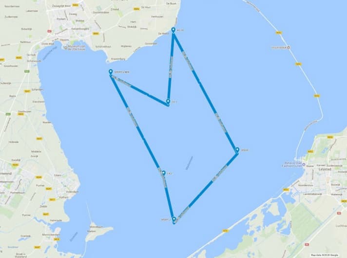   Lässt sich bei der richtigen Windrichtung durchaus ohne Kreuz bewältigen: die Bahn der 30 Mijls Markermeer