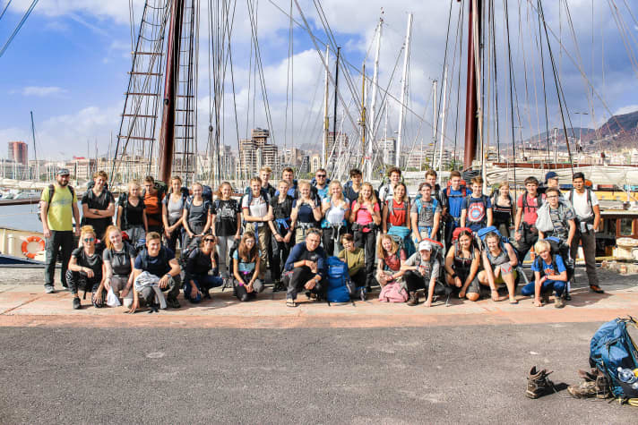   Die Teilnehmer des ersten Ocean-College-Törns bei ihrer Rückkehr mit der "Regina Maris" in Amsterdam