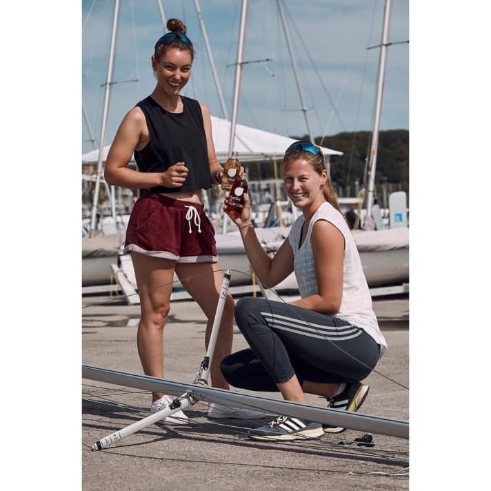   Die 470er-Seglerinnen Frederike Loewe & Anna Markfort vor ihrem WM-Start am Donnerstag
