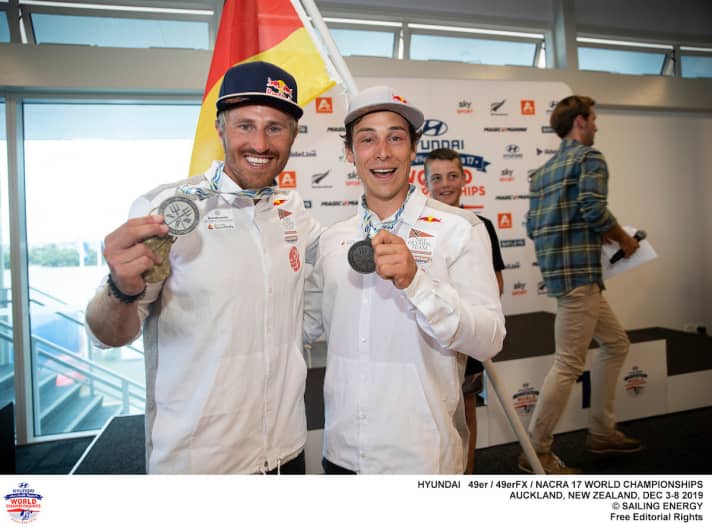   Nach Bronze bei den Olympischen Spielen in Rio de Janeiro freuten sich die neuen Vizeweltmeister Erik Heil und Thomas Plößel in Auckland über ihre erste WM-Medaille