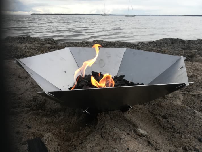   Die Feuerschale ist auch ohne den Grill sehr nützlich, um ein Feuer zu machen