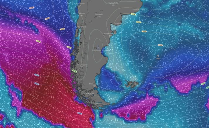   Abbildung 1: Wellenhöhe und -richtung am Mittwoch, den 6. Januar. Selbst der gröbste Seegang aus den Tiefs des Südlichen Ozeans wird vom südamerikanischen Kontinent blockiert, sodass Flachwasserbedingungen den Rückweg der Flotte im Südatlantik erträglich macht  