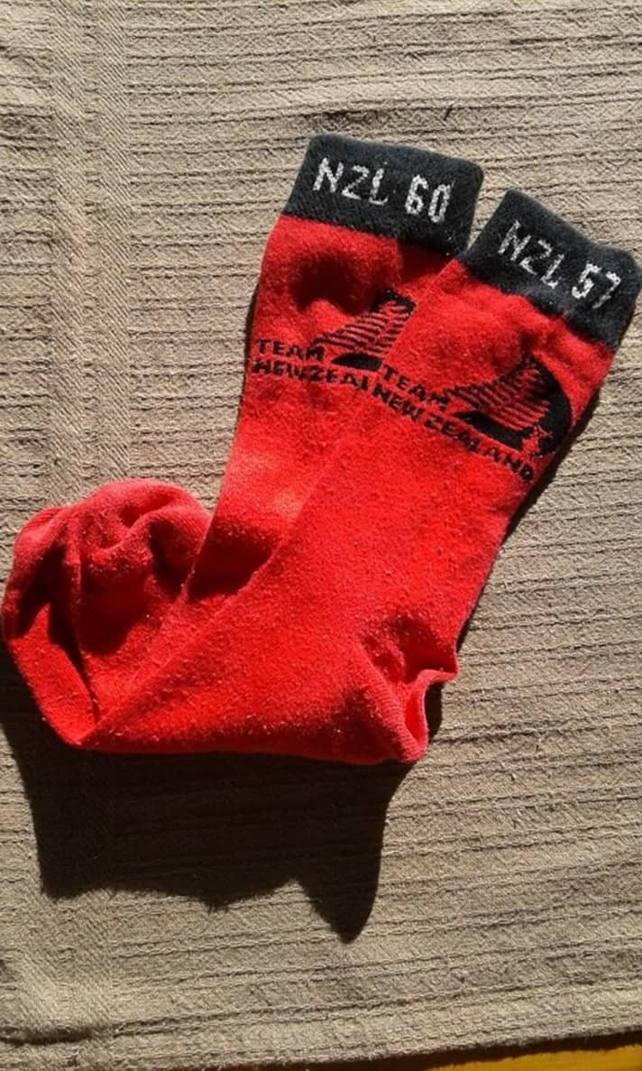   Die Glücksbringer-Socken der Kiwis von einst – in Neuseeland trägt man auch aktuell wieder rote Socken