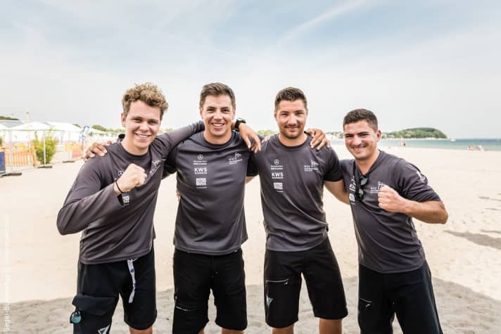   Diese geballte Kraft und Vorfreude trugen das Team vom Württembergischen Yacht-Club zum Sieg vor Travemünde