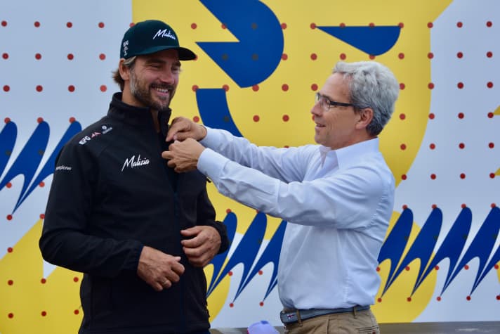   Boris Herrmann erhält die goldene Ehrennadel des Kieler Yacht-Clubs