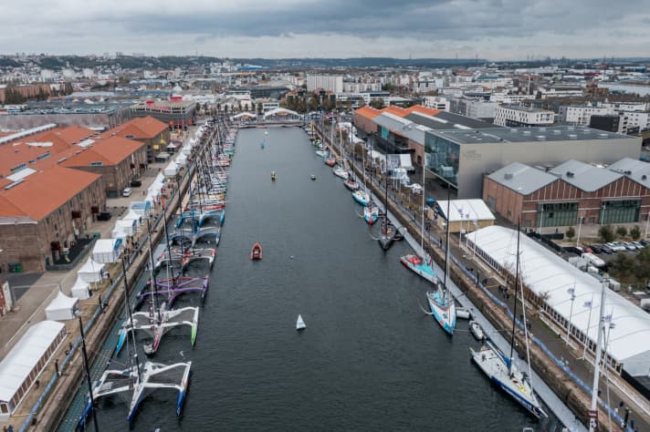   Wie Galopper in ihren Startboxen: Die Boote sind in Le Havre für die Transatlantik-Passage bereit