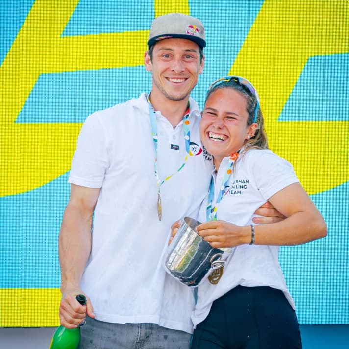   Sophie Steinlein und Thomas Plößel gelang bei der Kieler Woche als "Last-Minute-Crew" ein echter Coup: Die junge Steuerfrau und der zweimalige olympische 49er-Bronzemedaillengewinner siegten in der offen ausgeschriebenen Frauen-Skiffklasse 49er FX