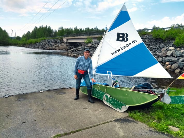   Lenz mit seinem Boot in Tornio vor dem Start seiner Reise. Da ahnte er noch nicht, was alles auf ihn zukommen würde