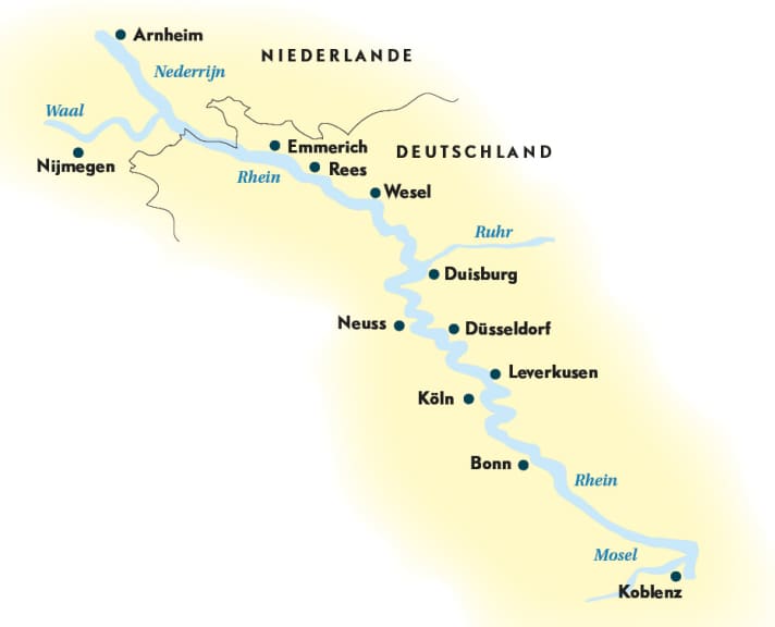   Das Revier Die Rheinwoche findet heute auf dem Niederrhein statt, der in Bonn beginnt und bis zur niederländischen Grenze reicht. 2022 wurde in Köln-Porz gestartet, das Ziel lag nahe Arnheim. Wasserstand und Fließgeschwindigkeit des Rheins variieren stark. An einigen Stellen ist die Fahrrinne betonnt, der größte Teil aber ist mit rot-weißen und grün-weißen Staken am Ufer gekennzeichnet, die auf den Buhnenköpfen stehen. Und in deren unmittelbarer Nähe herrschen starke Strömung und Wasserwirbel!