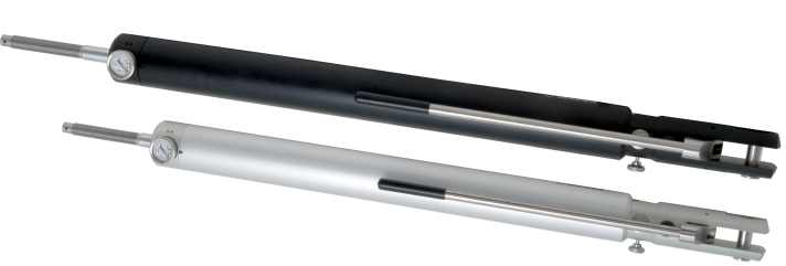   The backstay tensioner from Seldén with integrated two-speed pump