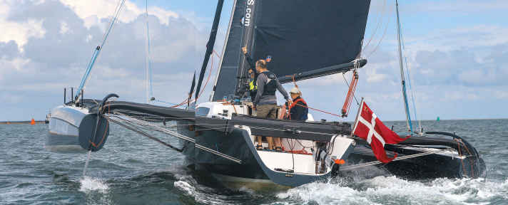 This is how most competitors see the trimaran shortly after the start - and then no more