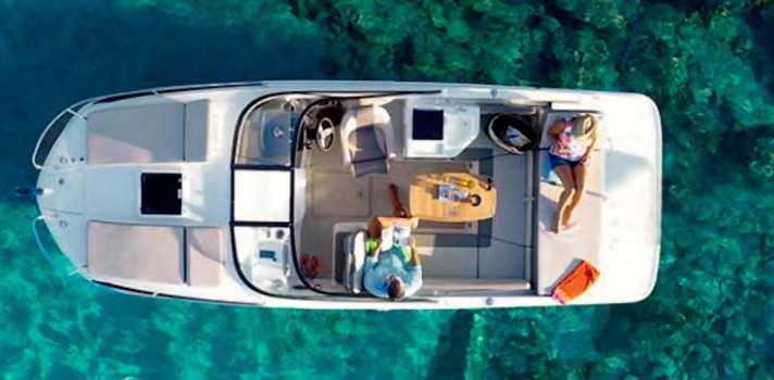 1. Bayliner VR6 (USA); 6,79 m lang, 2,45 m breit, Verdrängung 1722 kg. Mit 1x 250-PS-Innenborder: Preis auf Anfrage