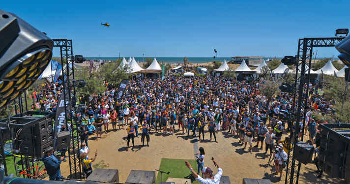 The countdown for the races starts at the skippers' meeting. Exactly one hour later, the starting boat races along the line.