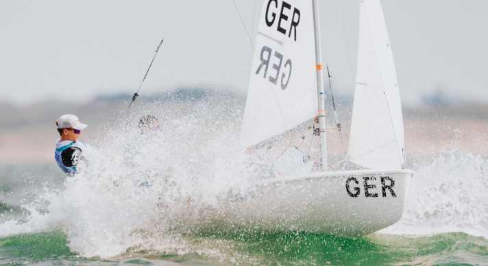   Jesper Fleischer e Theo Gnass (foto) hanno conquistato il 14° posto nel 420, Sophia Meyer nel fioretto IQ il nono posto e Jan Vöster nel Formula Kite il sesto posto.