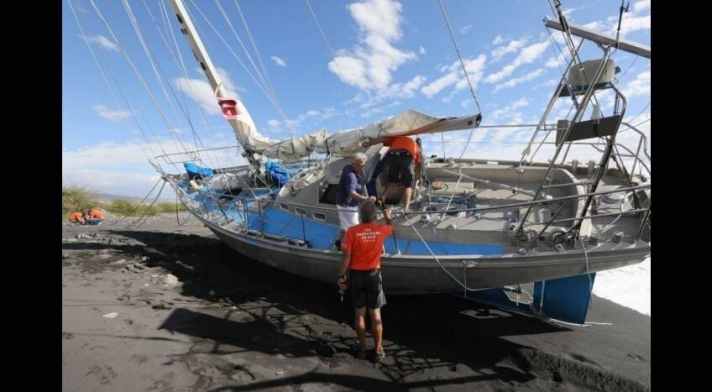   Aus dieser misslichen Lage wurden Boot und Skipperin inzwischen befreit