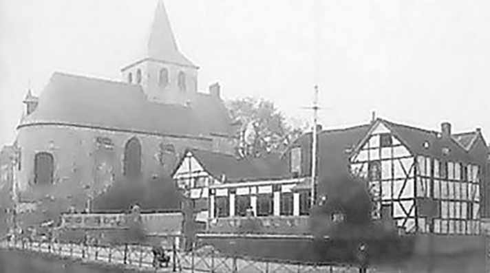 The house of the Cologne Yacht Club on the banks of the Rhine.