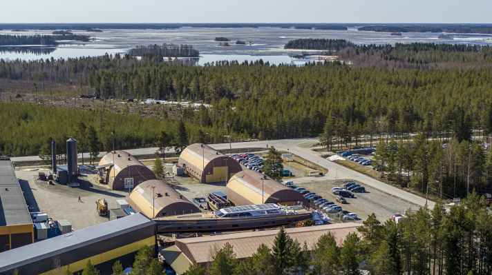 Hangars in the countryside: Baltics' founding headquarters in Bosund will soon be closed, here "Path" rolls away.