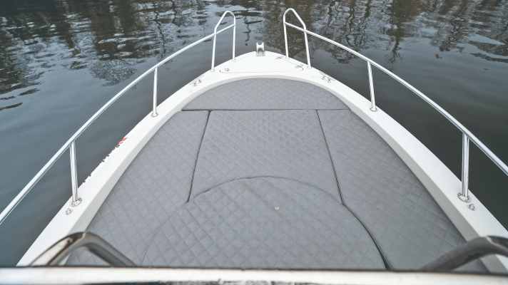 Large sunbathing area on the foredeck.