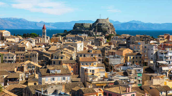 Altstadt von Korfu mit der Alten Festung hinten