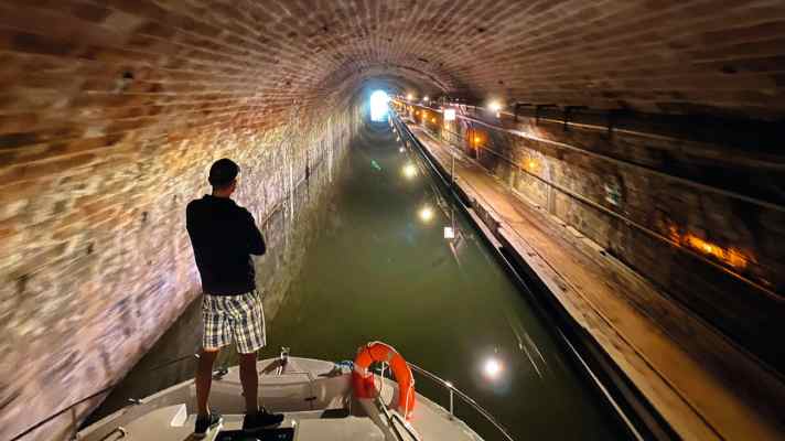  Im Tunnel von Niderviller erzeugt die längere Belichtungszeit eine Illusion großer Geschwindigkeit
