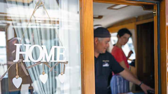 The boat as (at least) a second home - a matter of course for the Patzer family from the "Strandhusen"