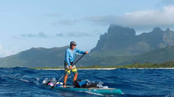 Bart paddelte nonstop in vier Tagen von Tahiti nach Bora Bora.