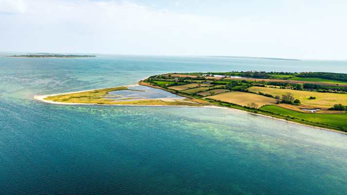 Lyø Sand: Schöne Ausweichmöglichkeit für östliche Winde. Am besten kreuzt man den kurzen Weg vom Hafen hoch zur Flachwasserpiste.