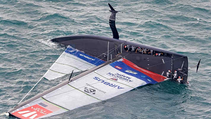 The capsized Team American Magic | COR 36/Studio Borlenghi