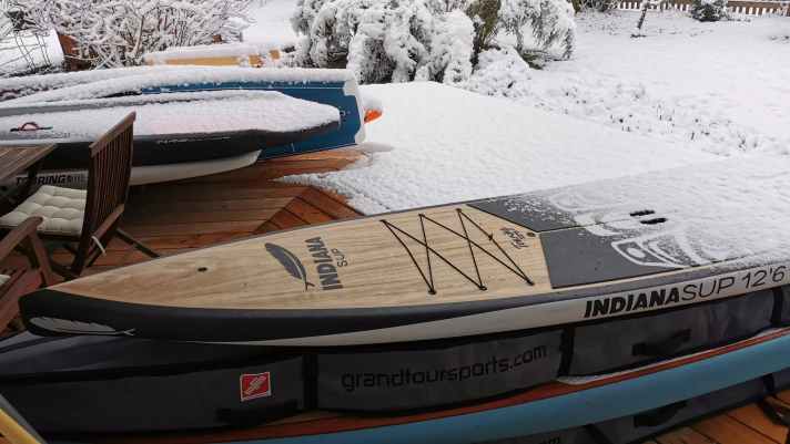 Winter storage during a SUP test: You can do this for two or three days, the boards are robust enough for that. | Stephan Gölnitz
