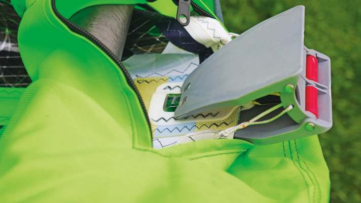 No camber - by dispensing with these profile braces (photo left), the profile is softer and handling is significantly improved compared to freerace and race sails.